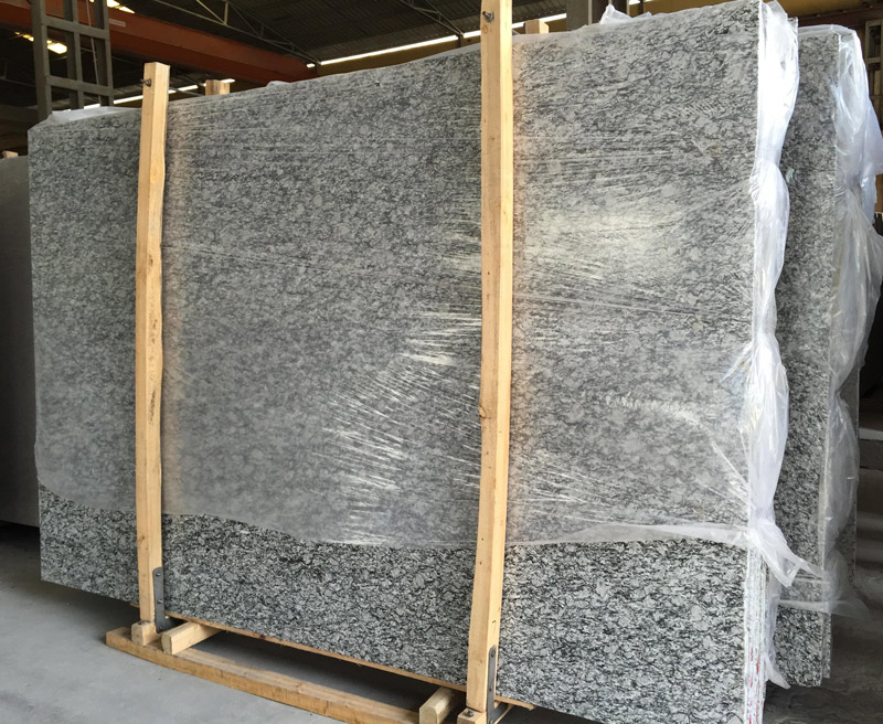 Spray White Granite Slabs